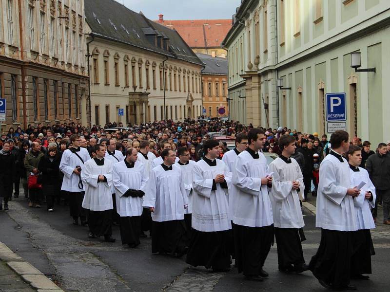 Bohoslužba a slavnostní průvod při příležitosti otevření Svaté brány a zahájení Svatého roku milosrdenství v Olomouci