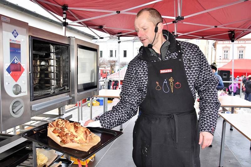 Soutěž o nejvypečenější vánočku na náměstí v Uničově