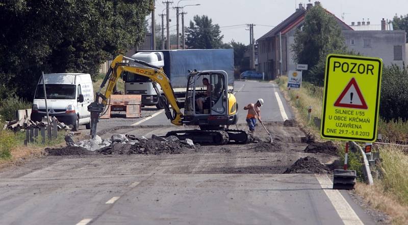 Úplnou uzavírka vytížené silnice I/55 Olomouc – Přerov doprovází komplikované objížky