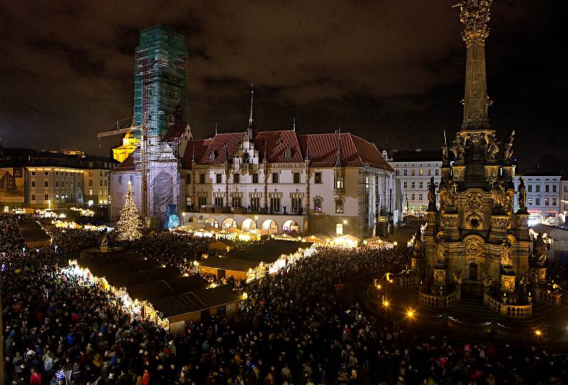 Rozsvícení vánočního stromu na Horním náměstí v Olomouci, 22. 11. 2019