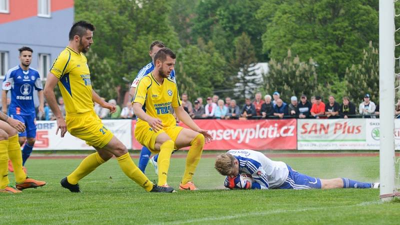 Varnsdorf (ve žlutém) proti Sigmě