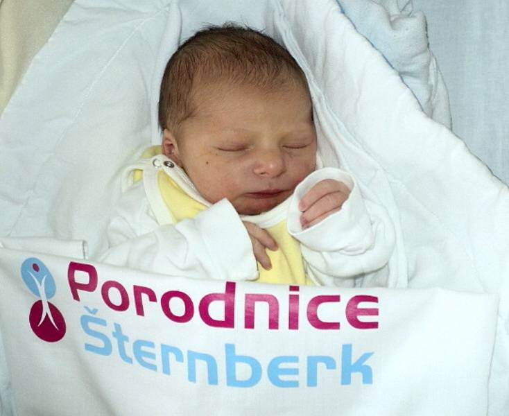 Šimon Bonk, Ondřejov, narozen 12. února ve Šternberku, míra 52 cm, váha 3170 g