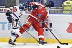 Utkání 1. kola hokejové extraligy: HC Vítkovice Ridera - HC Olomouc, 13. září v Ostravě. Na snímku (zleva) Rastislav Dej a Rostislav Olesz.