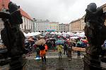 V Olomouci se demonstrovalo proti Babišovi a Benešové, i v dešti