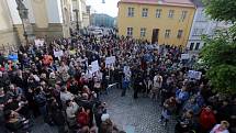 Protestní akce Proč? Proto! na olomouckém Žerotínově náměstí