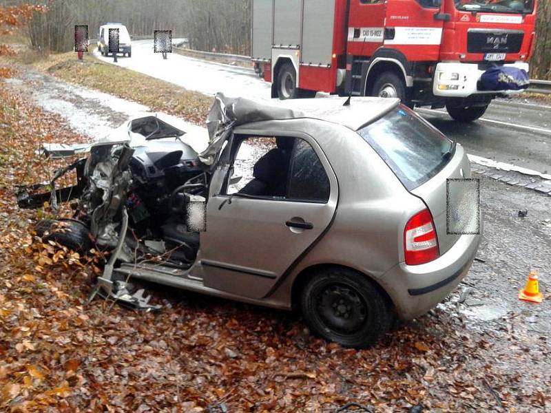 Tragická srážka fabie s nákladním autem u Velkého Újezdu