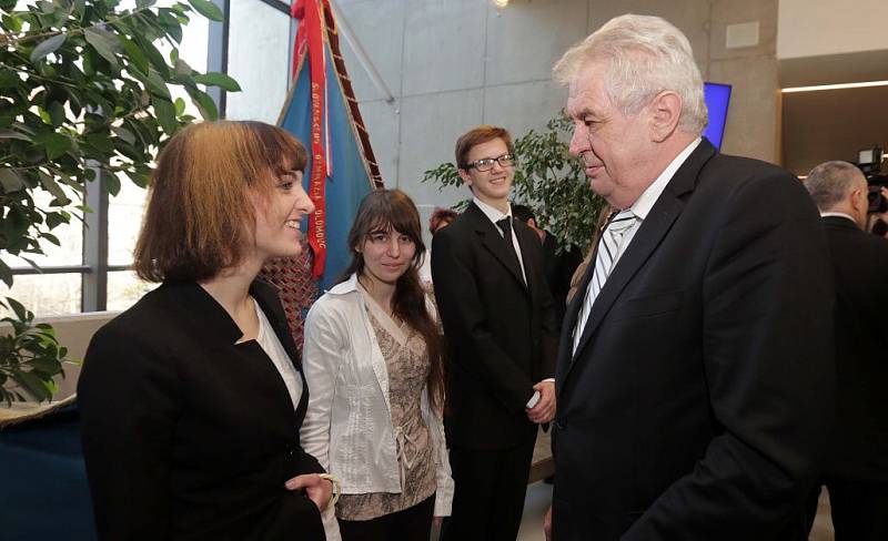 Prezident Zeman při představení úspěšných studentů Slovanského gymnázia v Olomouci