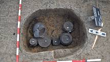 Archeologové ve Slavoníně objevili desítky žárových hrobů. Červen 2022