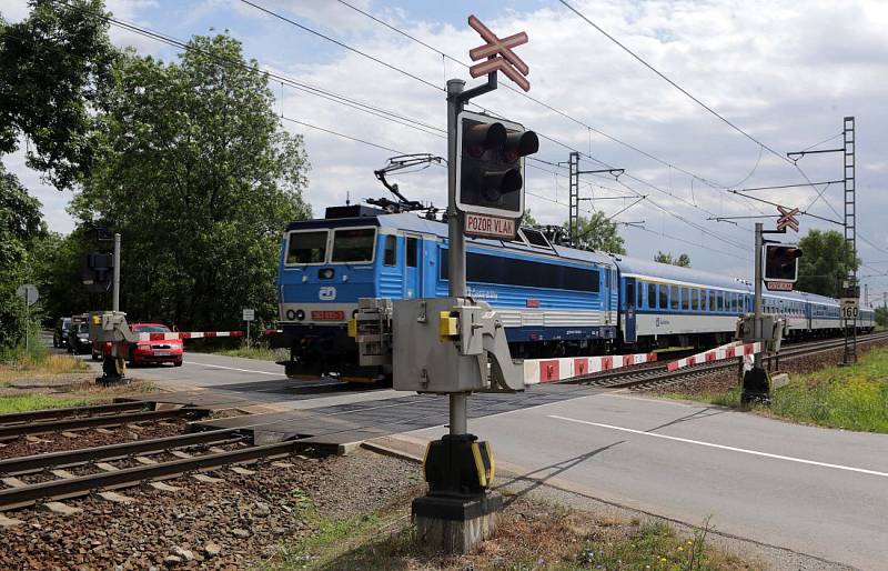 Přejezd na rychlíkové trati v Holické ulici v Olomouci 