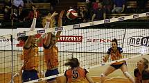 Volejbalistky Olomouce (v oranžovém) porazily v extralize Ostravu 3:0.