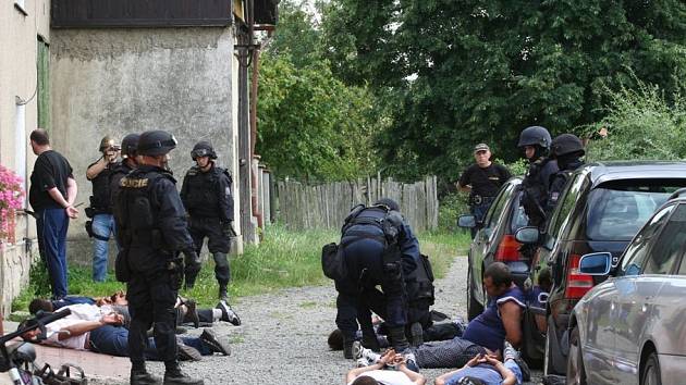 VIDEO: Násilníka hledal Interpol. Našli ho v Mezicích - Olomoucký deník