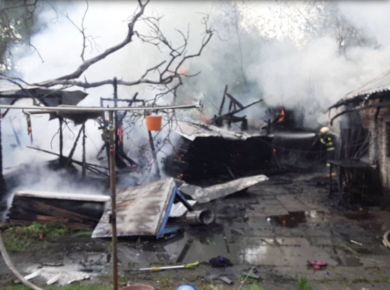 Zásah hasičů u požáru rodinného domu v Raškově, pátek 13. května 2022.