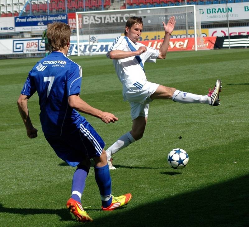 Fotbalisté Sigmy Olomouc B (v modrém) proti Frýdku