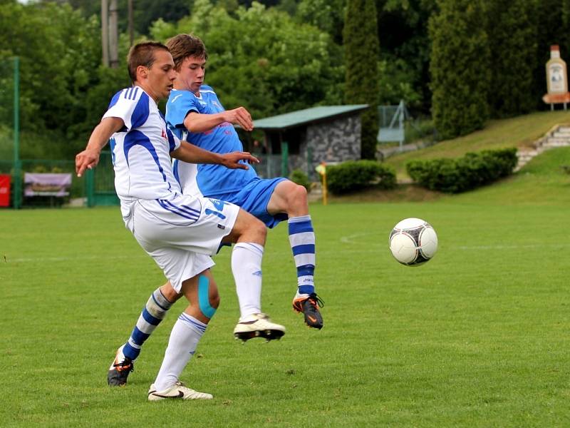 FC Dolany (v bílém) vs. Tatran Litovel