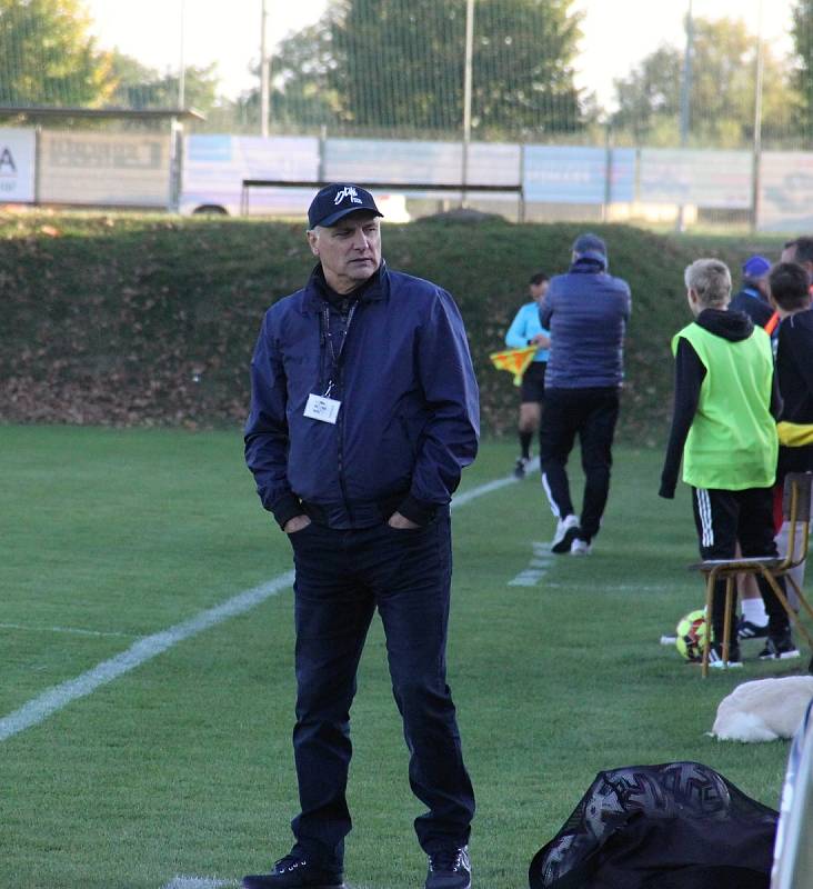 Nové Sady (ve žlutém) prohráli v olomouckém divizním derby s 1. HFK Olomouc doma 3:4.