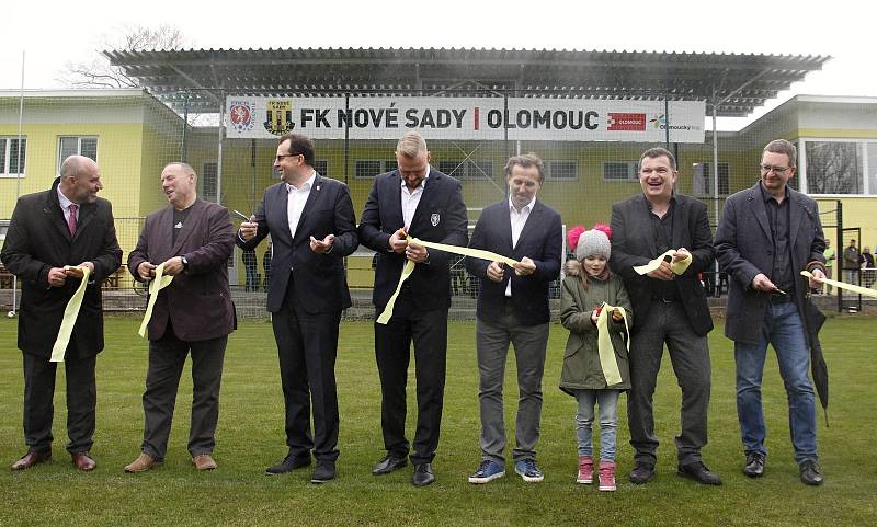 V areálu na Nových Sadech slavnostně otevřeli nové zázemí pro regionální fotbalovou akademii. Dorazil i Karel Poborský.