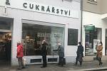 Centrum Olomouce, 18. listopadu 2020. V obchodech první den platí požadavek minimálně 15 metrů čtverečních na jednoho zákazníka