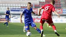 Olomoučtí fotbalisté (v modrém) porazili v přípravě Bielsko-Biala 3:1  Jakub Plšek (vlevo)