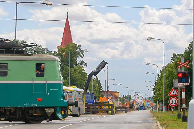 Uzavřená ulice trápí hlavně obchodníky.