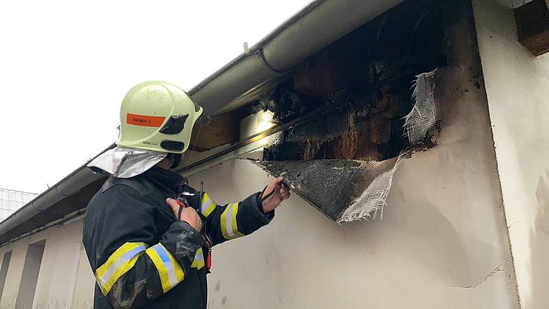 Blesk zapálil fasádu rodinného domu v Bohuňovicích, 1.7.2019