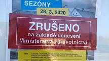 Lázně Slatinice jsou prázdné. Lázeňská obec poloprázdná. Vedení společnosti Lázně Slatinice rozhodlo o úplném uzavření v souvislosti s epidemií onemocnění Covid-19.