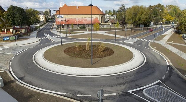 Vítěz kategorie Stavby dopravní, inženýrské a vodohospodářské: okružní křižovatka Dobrovského/Na střelnici v Olomouci