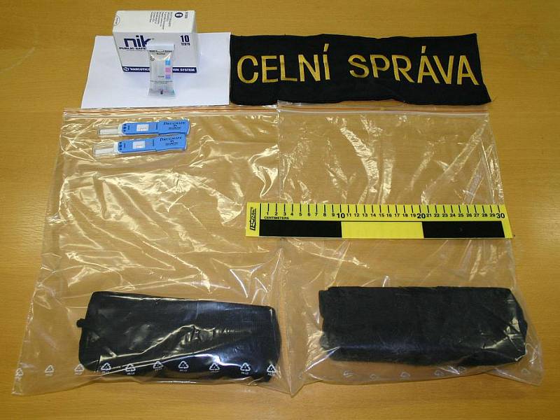 Balíčky s kokainem, které našli olomoučtí celníci v rychlíku z Polska do Rakouska 