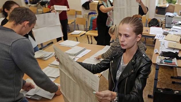 Sčítaní hlasů v komunálních volbách 2014 na Slovanském gymnáziu v Olomouci