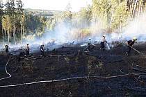 Zákaz rozdělávání nebo udržování otevřeného ohně ve volné přírodě, pálení klestí na zahradách či používání pyrotechniky platí od 12. července až do odvolání v celém Olomouckém kraji.