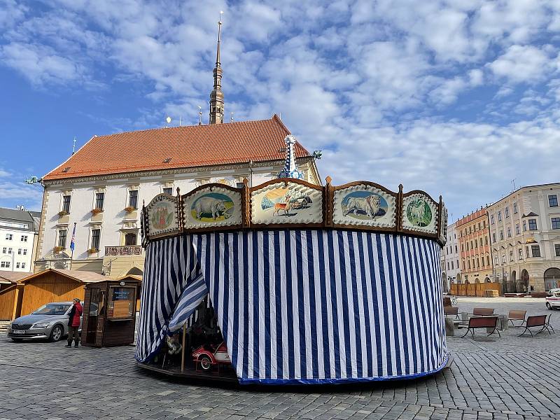 Přípravy na Vánoční trhy v Olomouci. 7. listopadu 2021