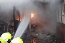 Požár garáže u rodinného domu ve Šternberku, 25.10. 2022