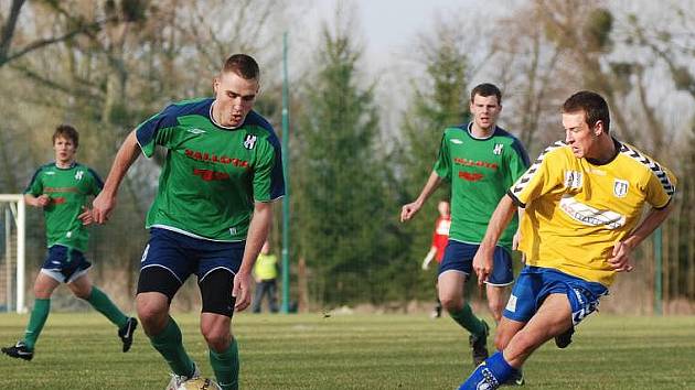 Litovel (ve žlutém) proti rezervě HFK Olomouc