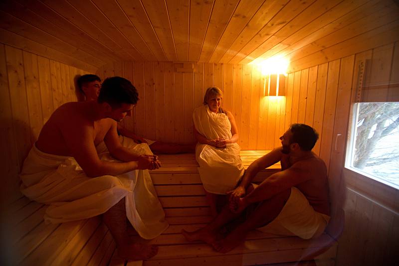 Sauna v maringotce na přírodním koupališti Poděbrady u Olomouce