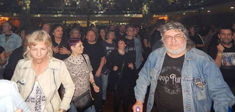 Rockový ples na olomouckém výstavišti Flora