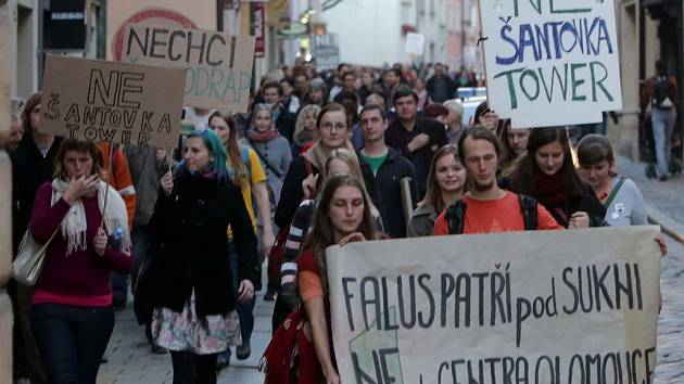 Veřejný protest proti stavbě Šantovka Tower v Olomouci