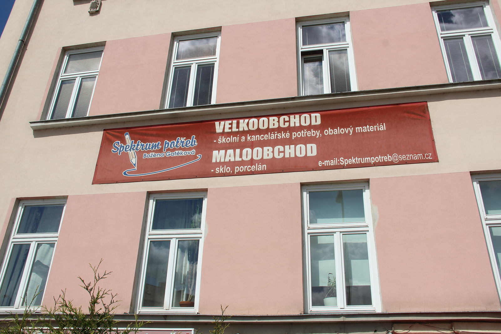 Vyhlášené papírnictví v Olomouci zásobuje školáky už třicet let - Olomoucký  deník