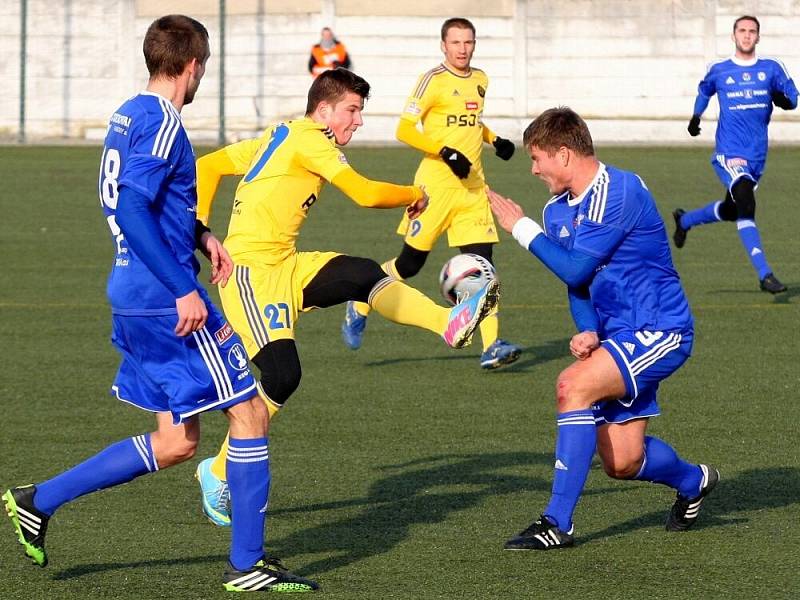 27 Matůš Marcin (Jihlava), 3 Pavel Dreksa a 18 Martin Šindelář (Olomouc). Tipsportliga - Sigma Olomouc (v modrém) vs. Jihlava