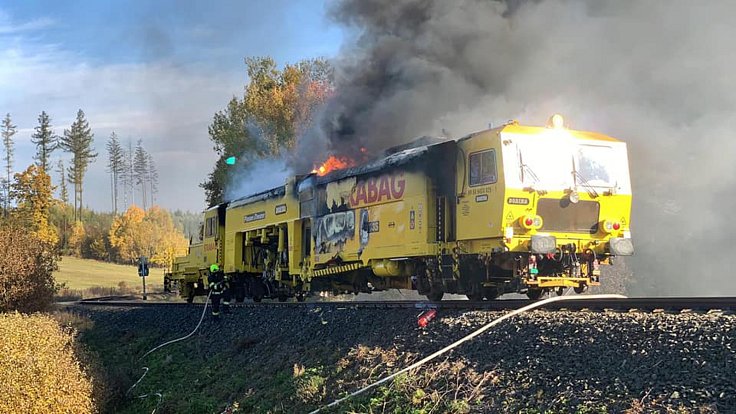 Podbíječka na trati mezi Domašovem nad Bystřicí a Moravským Berounem v plamenech, 15. 10. 2019