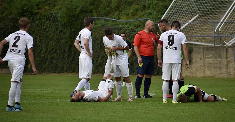 Konice (v bílém) ve šlágru I.A třída padla s Olešnicí rozdílem jediné branky - 1:2. 26.9. 2021