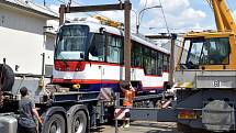 Dvě nové olomoucké tramvaje řady Vario z modernizačního programu dorazily do depa DPMO