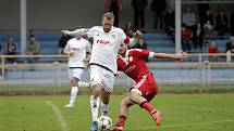 Fotbalisté Uničova porazili 1. HFK Olomouc (v bílém) 3:1. Luboš Horka (v bílém)