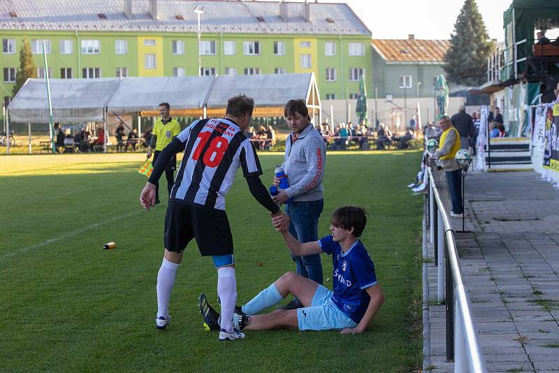 Hodolany (v pruhovaném) porazily Šumvald 4:1