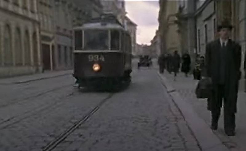 Screen z filmu Doktor Živago. Třída 1. máje, Olomouc.