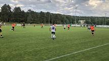 Fotbalisté Mohelnice (v bílém) padli ve Šternberku 0:2.