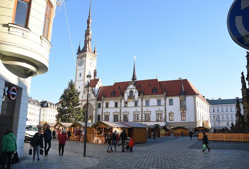 Zimní jarmark v centru Olomouce otevřel, 2. prosince 2021