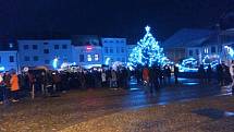 Několik stovek lidí přivítalo rok 2018 na Hlavním náměstí ve Šternberku.