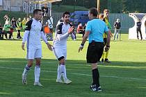 Nové Sady (ve žlutém) prohráli v olomouckém divizním derby s 1. HFK Olomouc doma 3:4.