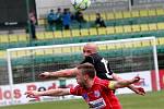 Fotbalisté 1. HFK Olomouc (v černém) prohráli doma s Ústí nad Labem 1:3.