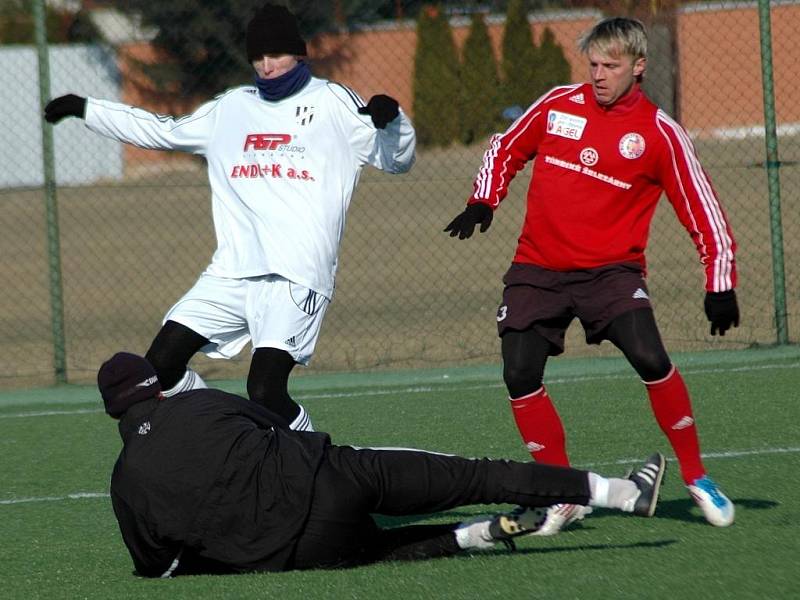 Fotbalisté 1. HFK Olomouc (v bílém) porazili v přípravě Třinec 2:1