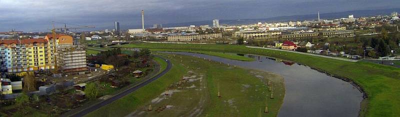 Řeka Morava na jihu Olomouce po protipovodňových opatřeních